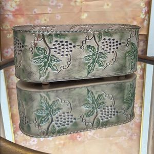 Grape Vine tin planter bin 7”x 14.5”